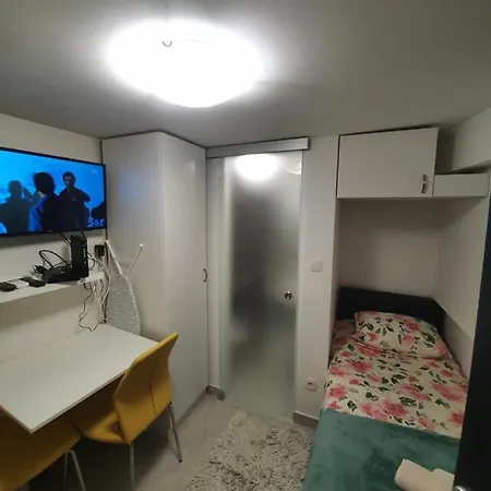شقة Apartman Delux